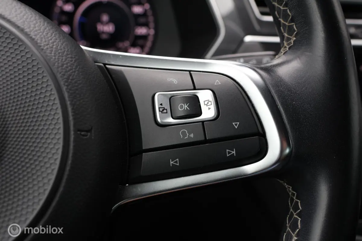 1.4 TSI R-Line | Pano | Leer |Trekhaak I Camera | HUD