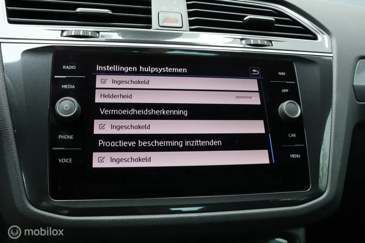 1.4 TSI R-Line | Pano | Leer |Trekhaak I Camera | HUD