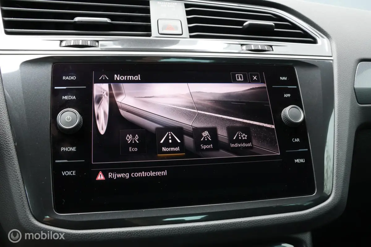 1.4 TSI R-Line | Pano | Leer |Trekhaak I Camera | HUD