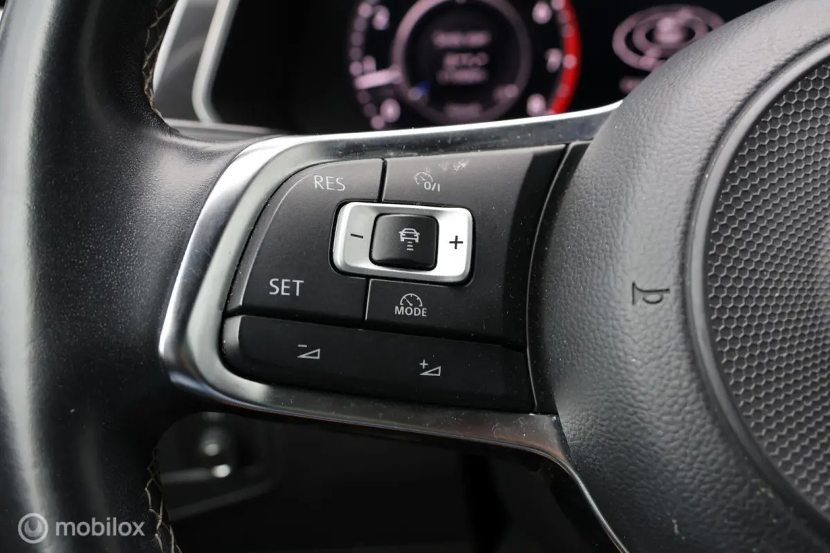 1.4 TSI R-Line | Pano | Leer |Trekhaak I Camera | HUD