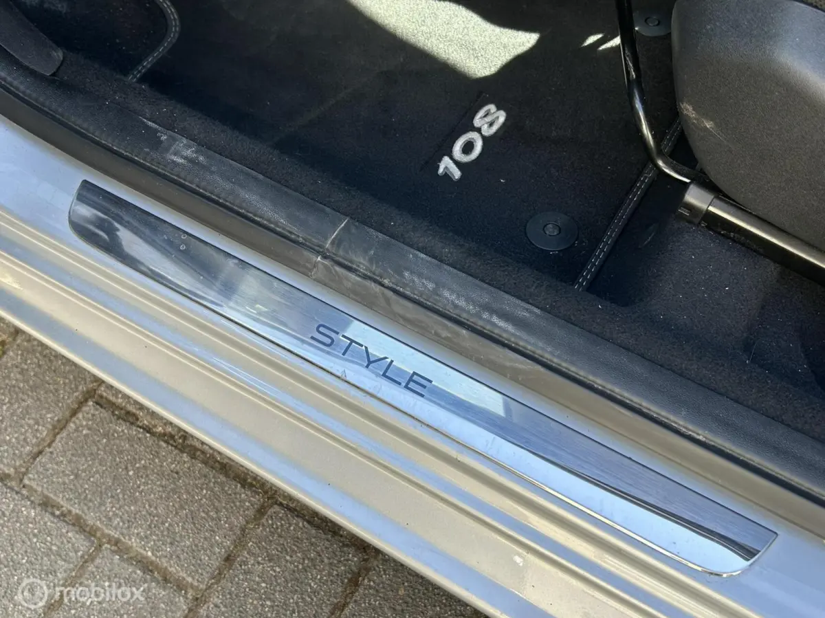1.0 e-VTi Style Airco / LED / Privacy glass / Carplay / 53.319 km!!
