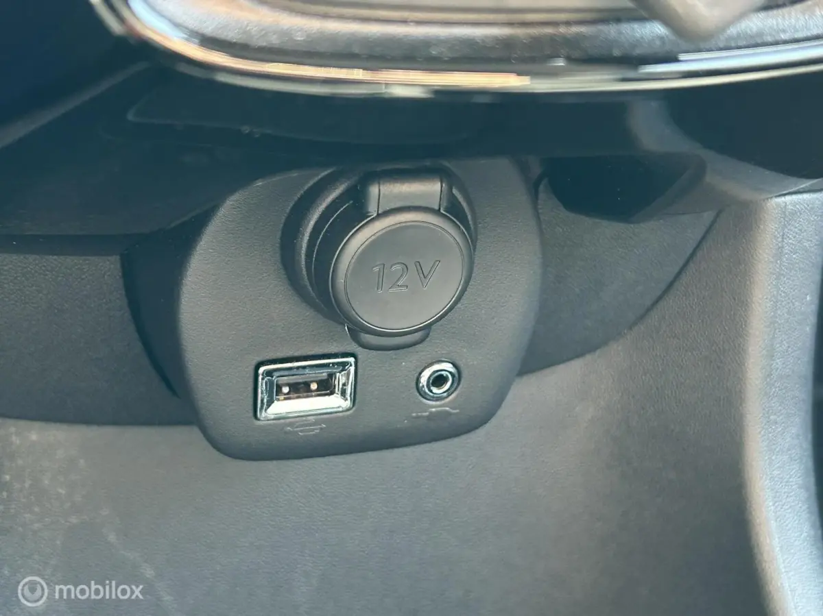 1.0 e-VTi Style Airco / LED / Privacy glass / Carplay / 53.319 km!!