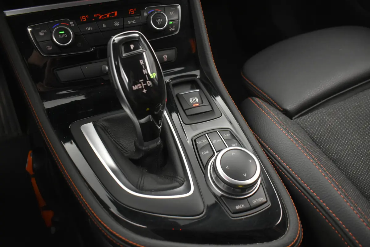 220 7P M-Sport 192 PK Paremoer lak Trekhaak Executive