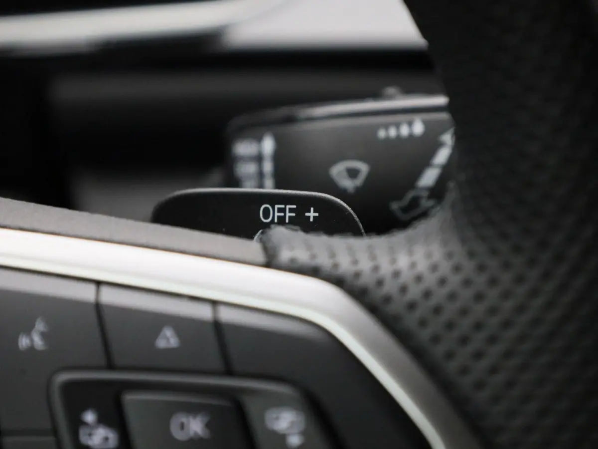 1.5 TSI R-Line Edition | Automaat | Navigatie | Draadloze Apple Carplay | Adaptieve cruise control | Travel Assist | Parkeersensoren | Achteruitrij Camera | Climate control | Stoelverwarming