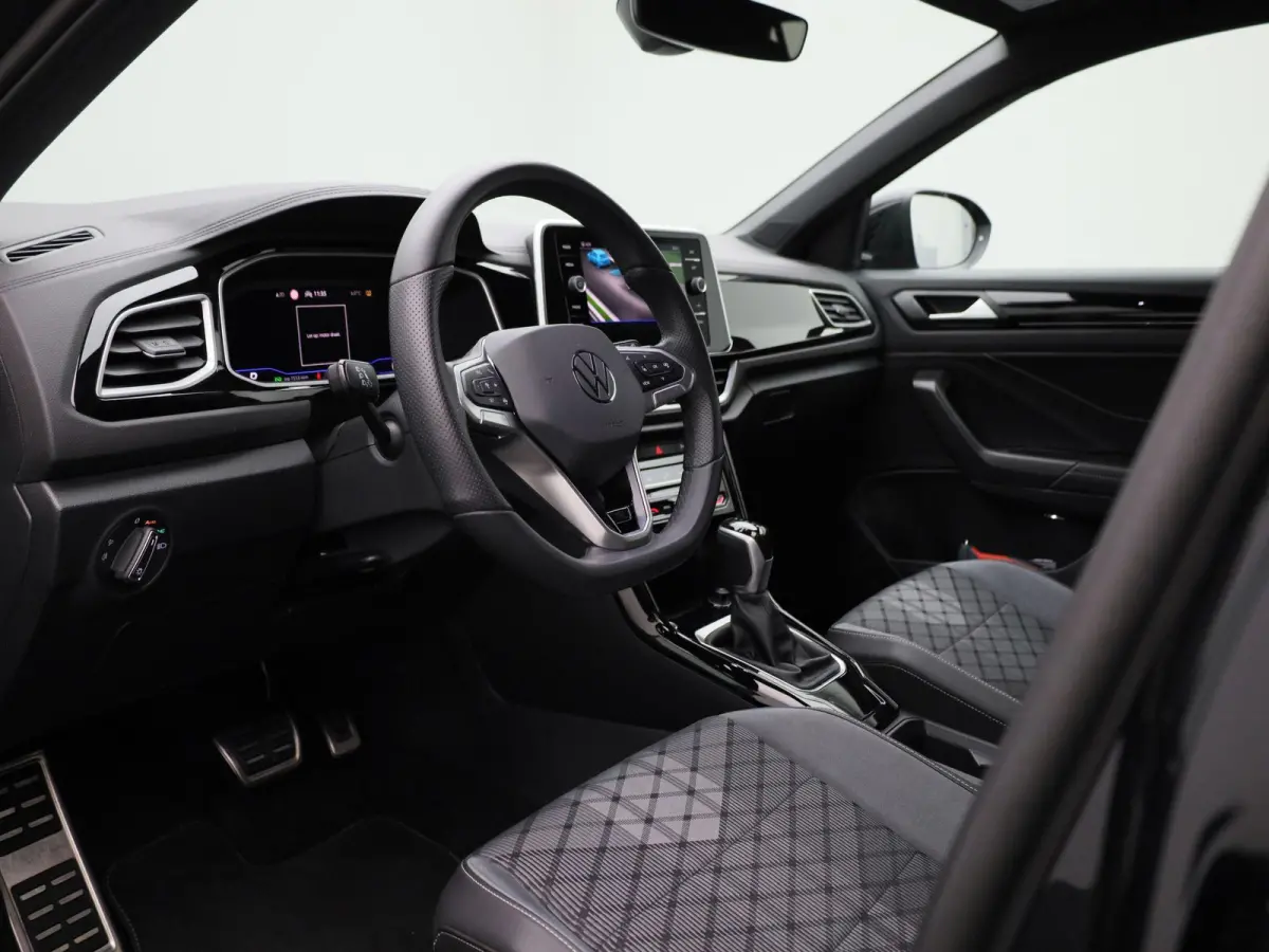 1.5 TSI R-Line Edition | Automaat | Navigatie | Draadloze Apple Carplay | Adaptieve cruise control | Travel Assist | Parkeersensoren | Achteruitrij Camera | Climate control | Stoelverwarming