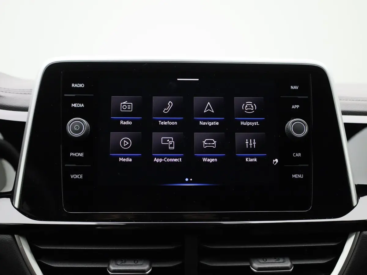 1.5 TSI R-Line Edition | Automaat | Navigatie | Draadloze Apple Carplay | Adaptieve cruise control | Travel Assist | Parkeersensoren | Achteruitrij Camera | Climate control | Stoelverwarming
