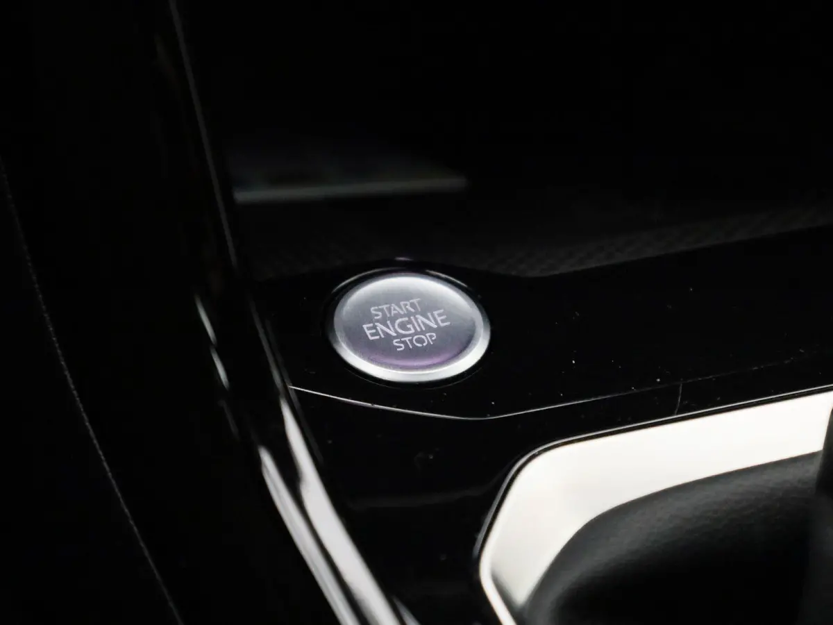 1.5 TSI R-Line Edition | Automaat | Navigatie | Draadloze Apple Carplay | Adaptieve cruise control | Travel Assist | Parkeersensoren | Achteruitrij Camera | Climate control | Stoelverwarming