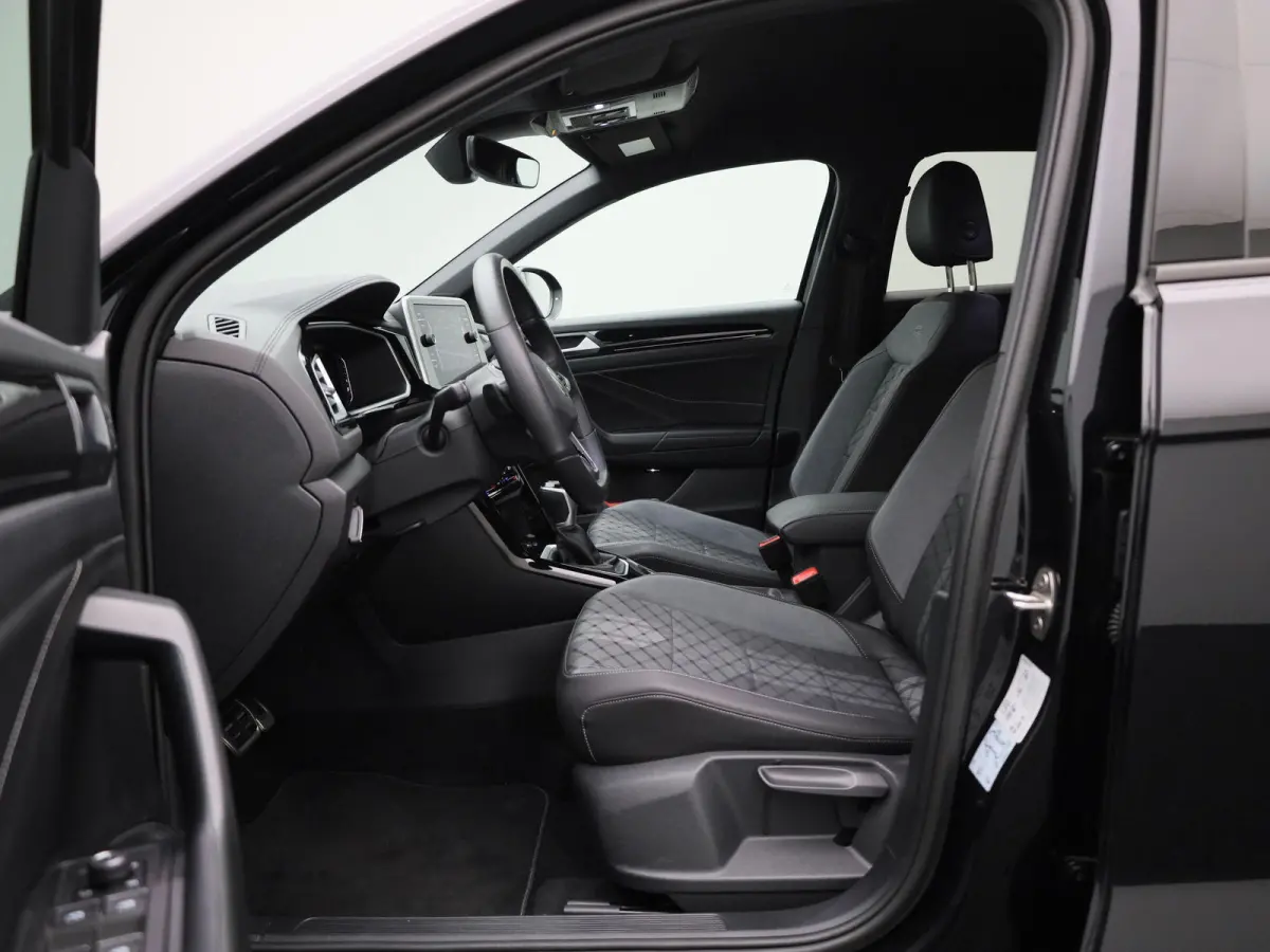 1.5 TSI R-Line Edition | Automaat | Navigatie | Draadloze Apple Carplay | Adaptieve cruise control | Travel Assist | Parkeersensoren | Achteruitrij Camera | Climate control | Stoelverwarming
