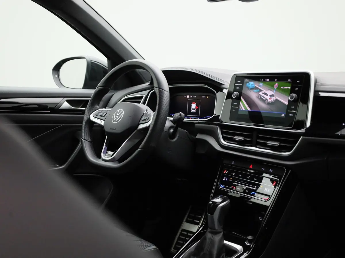 1.5 TSI R-Line Edition | Automaat | Navigatie | Draadloze Apple Carplay | Adaptieve cruise control | Travel Assist | Parkeersensoren | Achteruitrij Camera | Climate control | Stoelverwarming