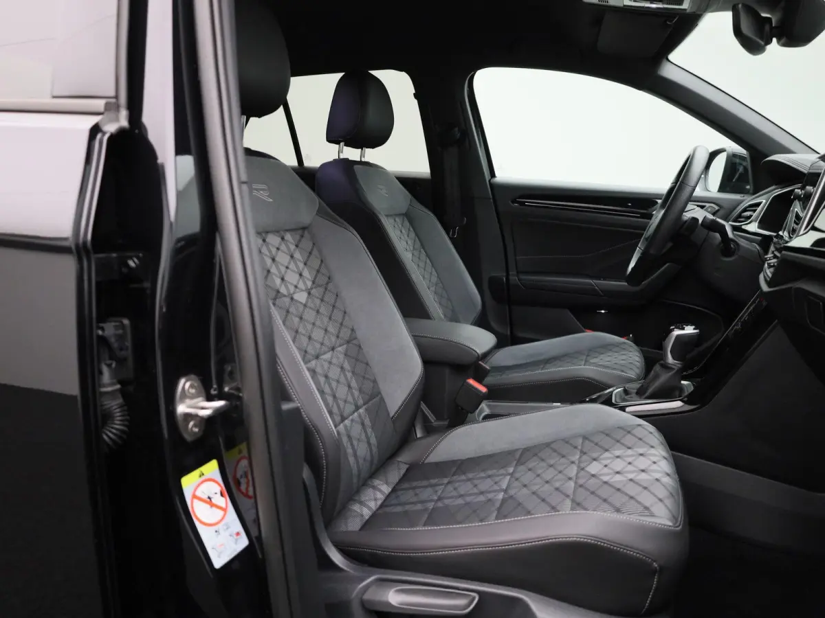 1.5 TSI R-Line Edition | Automaat | Navigatie | Draadloze Apple Carplay | Adaptieve cruise control | Travel Assist | Parkeersensoren | Achteruitrij Camera | Climate control | Stoelverwarming