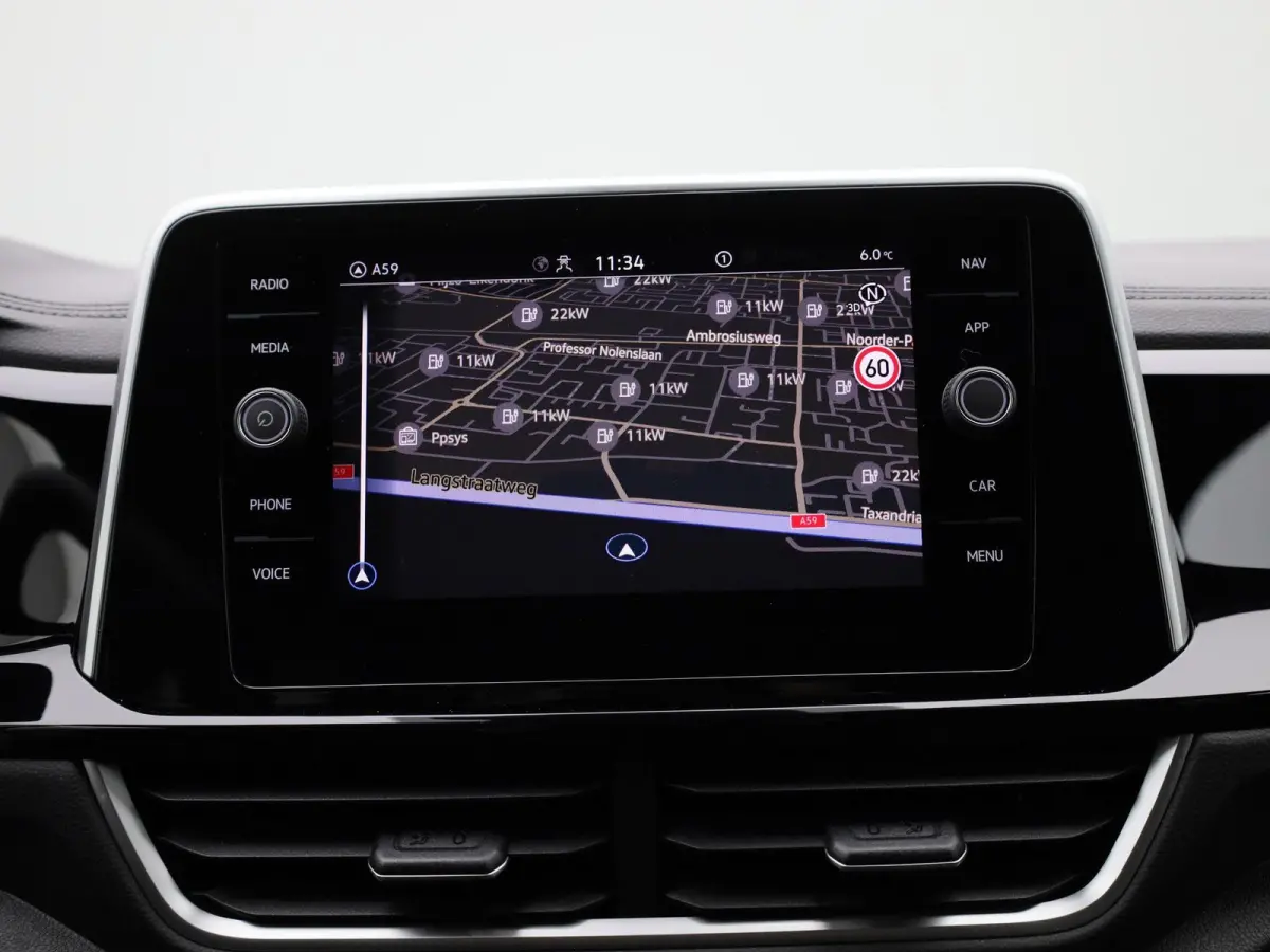 1.5 TSI R-Line Edition | Automaat | Navigatie | Draadloze Apple Carplay | Adaptieve cruise control | Travel Assist | Parkeersensoren | Achteruitrij Camera | Climate control | Stoelverwarming