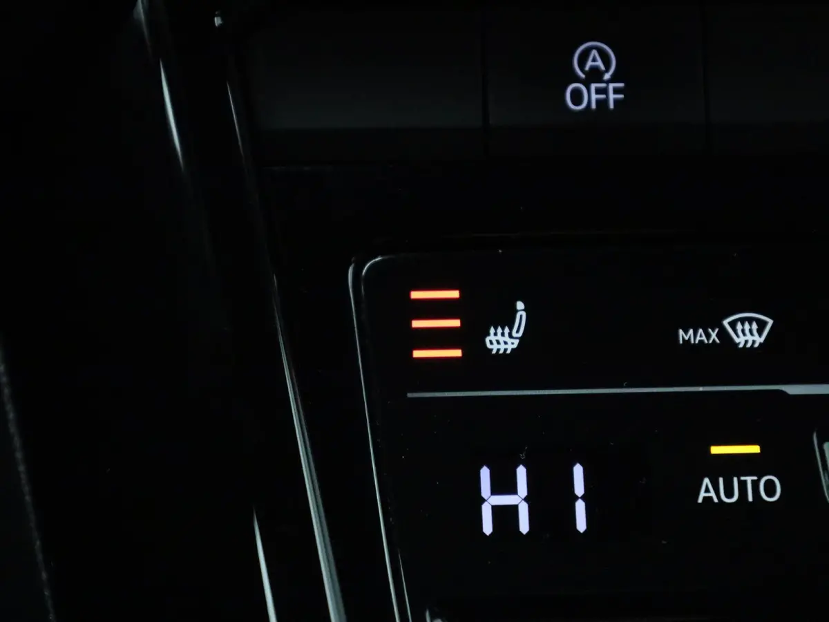 1.5 TSI R-Line Edition | Automaat | Navigatie | Draadloze Apple Carplay | Adaptieve cruise control | Travel Assist | Parkeersensoren | Achteruitrij Camera | Climate control | Stoelverwarming