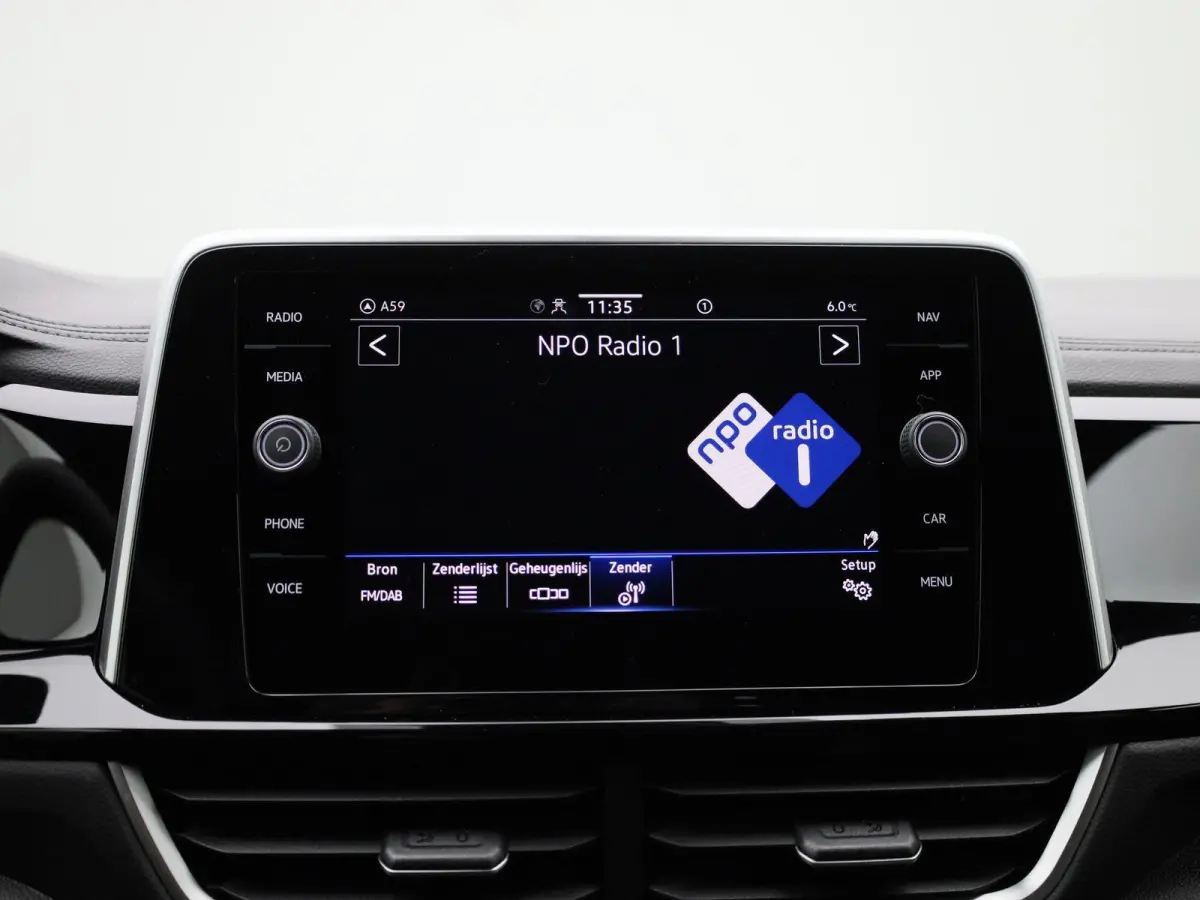 1.5 TSI R-Line Edition | Automaat | Navigatie | Draadloze Apple Carplay | Adaptieve cruise control | Travel Assist | Parkeersensoren | Achteruitrij Camera | Climate control | Stoelverwarming