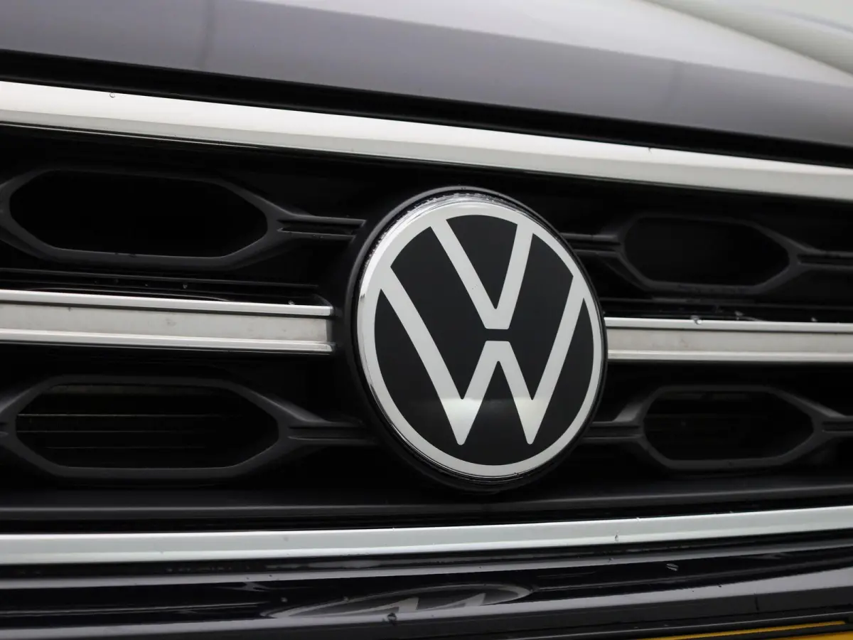 1.5 TSI R-Line Edition | Automaat | Navigatie | Draadloze Apple Carplay | Adaptieve cruise control | Travel Assist | Parkeersensoren | Achteruitrij Camera | Climate control | Stoelverwarming