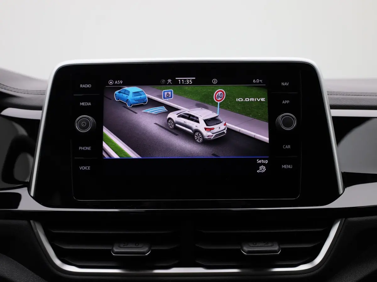 1.5 TSI R-Line Edition | Automaat | Navigatie | Draadloze Apple Carplay | Adaptieve cruise control | Travel Assist | Parkeersensoren | Achteruitrij Camera | Climate control | Stoelverwarming