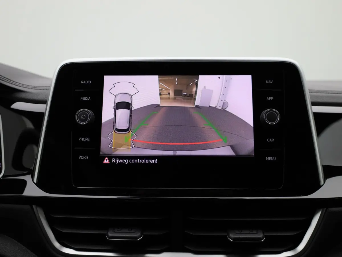 1.5 TSI R-Line Edition | Automaat | Navigatie | Draadloze Apple Carplay | Adaptieve cruise control | Travel Assist | Parkeersensoren | Achteruitrij Camera | Climate control | Stoelverwarming