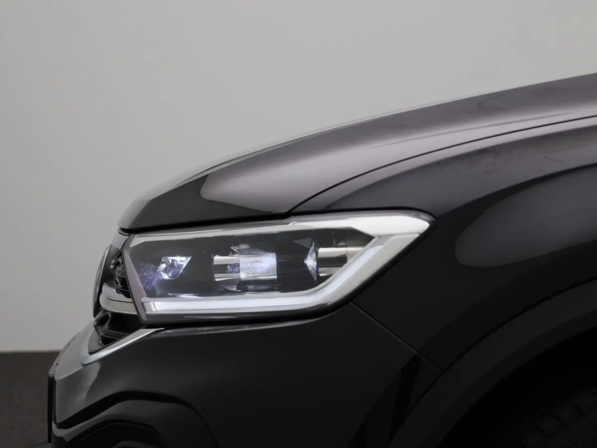 1.5 TSI R-Line Edition | Automaat | Navigatie | Draadloze Apple Carplay | Adaptieve cruise control | Travel Assist | Parkeersensoren | Achteruitrij Camera | Climate control | Stoelverwarming