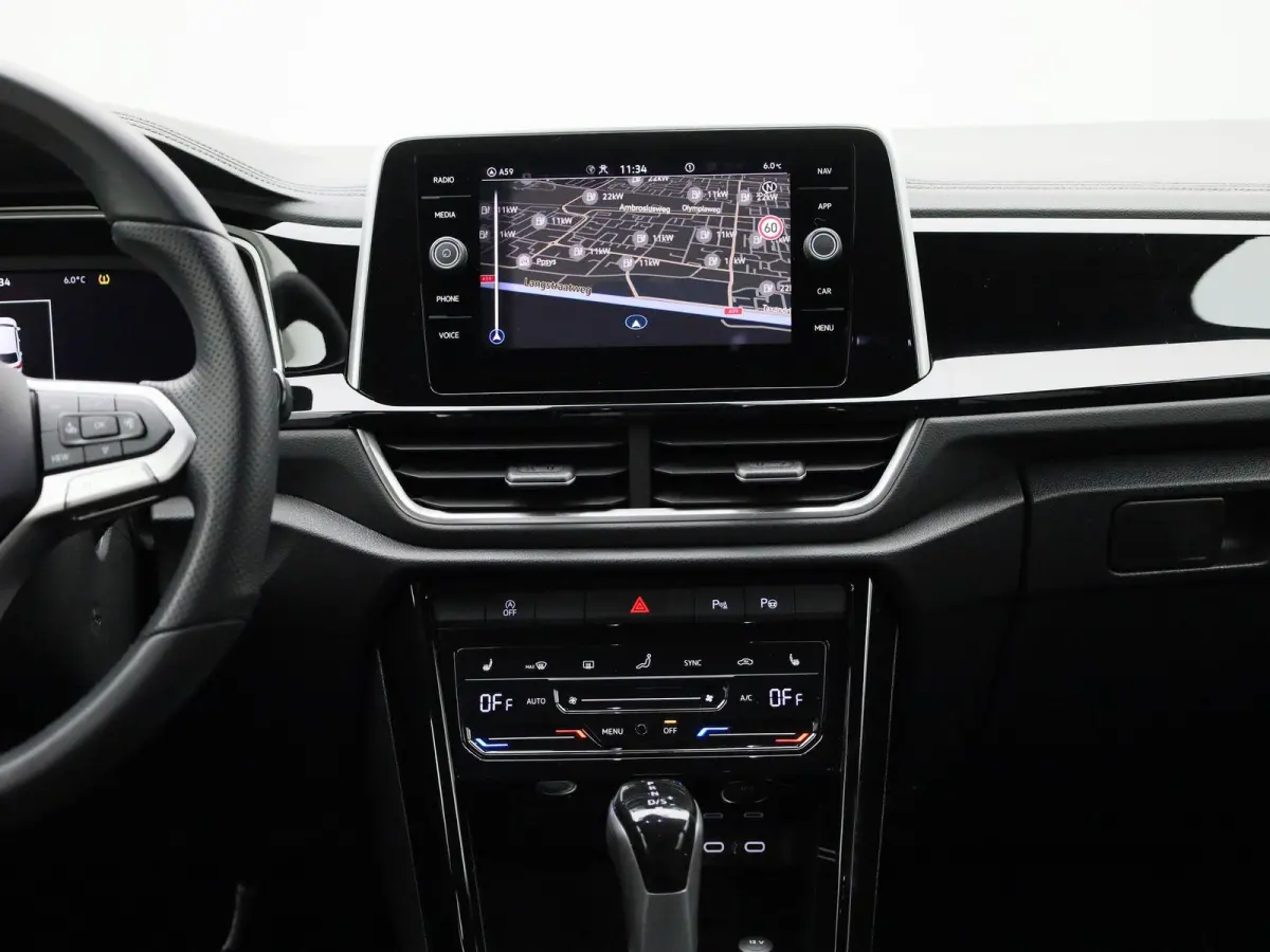 1.5 TSI R-Line Edition | Automaat | Navigatie | Draadloze Apple Carplay | Adaptieve cruise control | Travel Assist | Parkeersensoren | Achteruitrij Camera | Climate control | Stoelverwarming