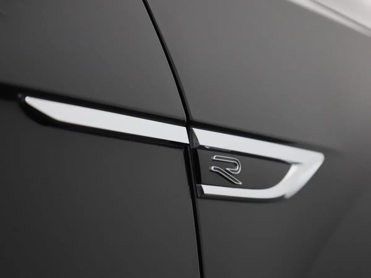 1.5 TSI R-Line Edition | Automaat | Navigatie | Draadloze Apple Carplay | Adaptieve cruise control | Travel Assist | Parkeersensoren | Achteruitrij Camera | Climate control | Stoelverwarming
