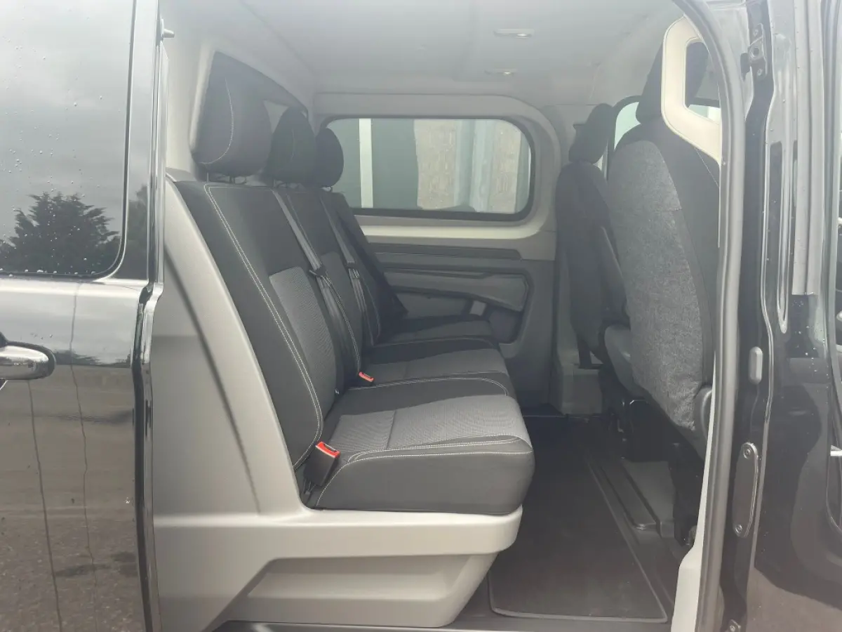 2.0 TDI 170pk L2 Bulli Black Style DC 5p. | Trekhaak | ACC | Navi