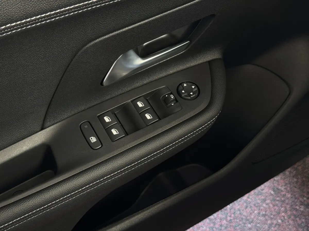 1.2 TURBO 130PK ✅ NW PRIJS € 39.717.-✅ GS LINE / BLACK PACK 360.CAM CARPLAY STOEL/STUUR VERW CAMERA ✅ Top Auto's Wijchen , al 30 Jaar Opel , Verkoop van Benzine / Hybrid  / PHEV ✅