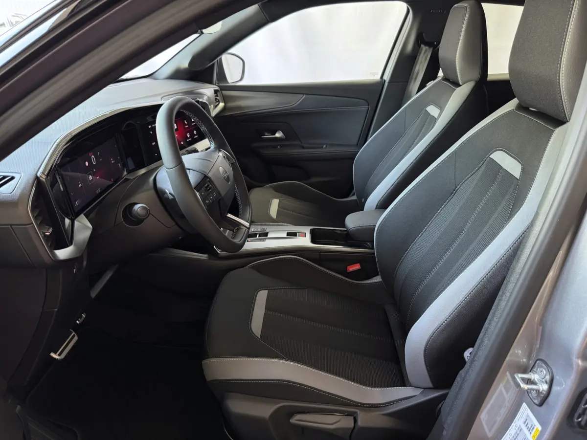 1.2 TURBO 130PK ✅ NW PRIJS € 39.717.-✅ GS LINE / BLACK PACK 360.CAM CARPLAY STOEL/STUUR VERW CAMERA ✅ Top Auto's Wijchen , al 30 Jaar Opel , Verkoop van Benzine / Hybrid  / PHEV ✅