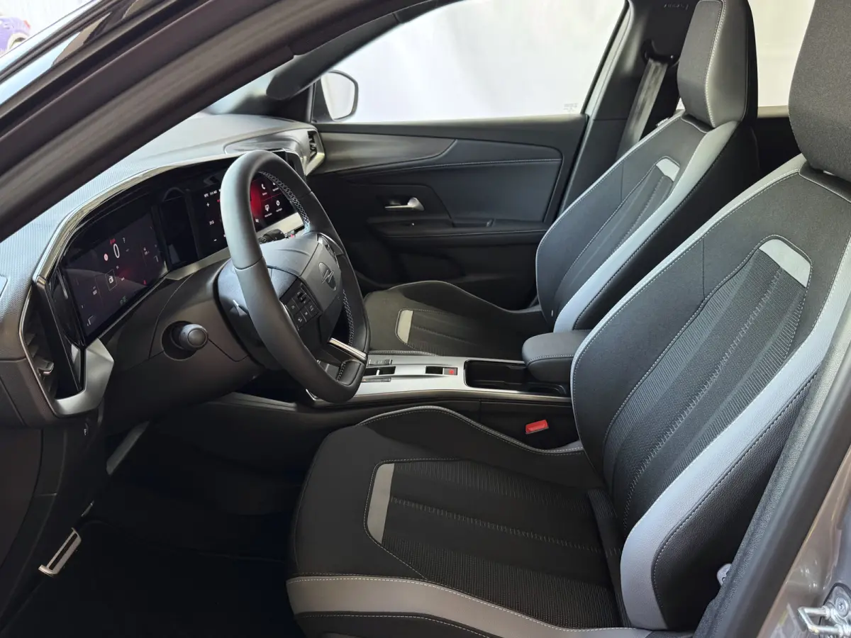 1.2 TURBO 130PK ✅ NW PRIJS € 39.717.-✅ GS LINE / BLACK PACK 360.CAM CARPLAY STOEL/STUUR VERW CAMERA ✅ Top Auto's Wijchen , al 30 Jaar Opel , Verkoop van Benzine / Hybrid  / PHEV ✅