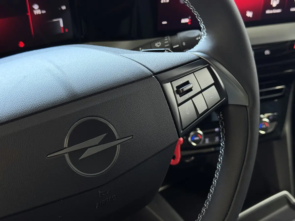1.2 TURBO 130PK ✅ NW PRIJS € 39.717.-✅ GS LINE / BLACK PACK 360.CAM CARPLAY STOEL/STUUR VERW CAMERA ✅ Top Auto's Wijchen , al 30 Jaar Opel , Verkoop van Benzine / Hybrid  / PHEV ✅