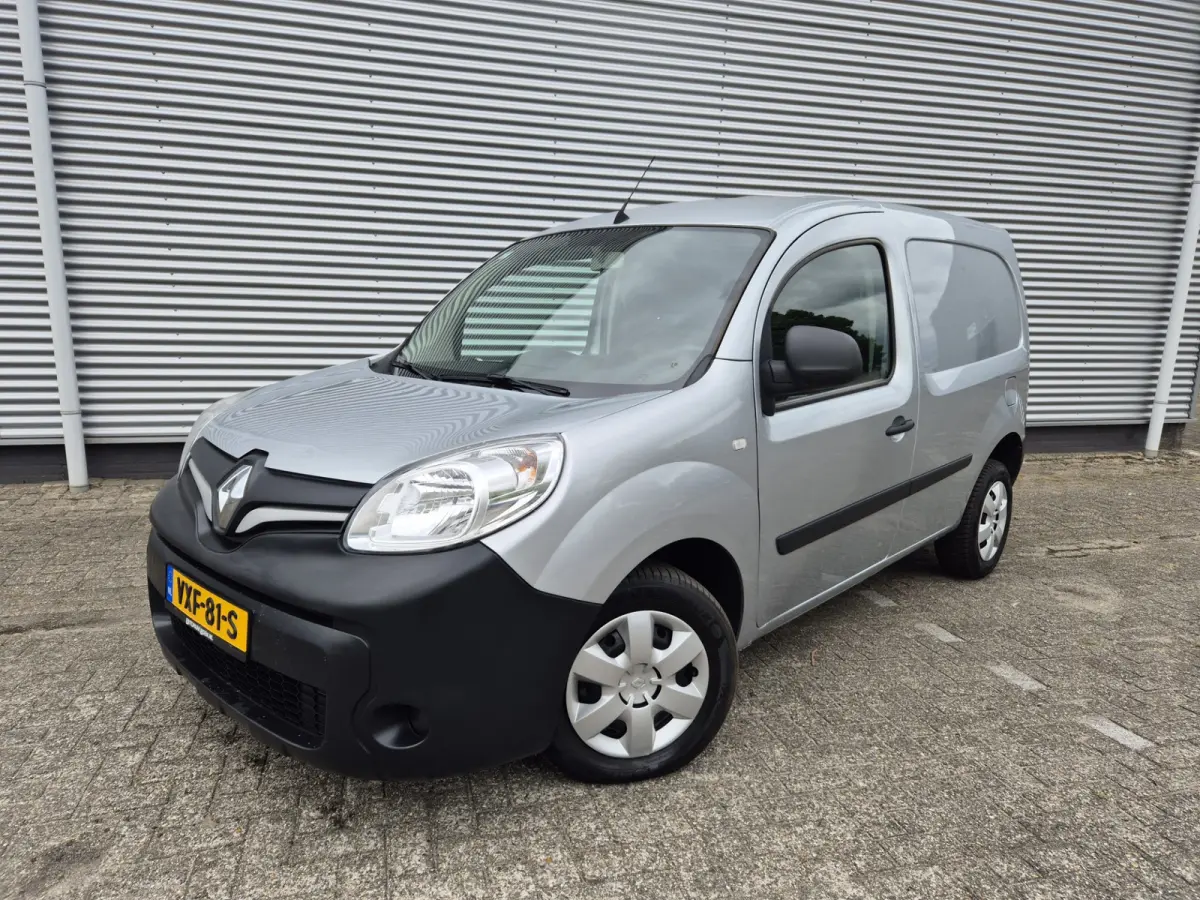 1.5 Blue dCi 80 Comfort prijs is EX btw, airco,cruise,navigatie,