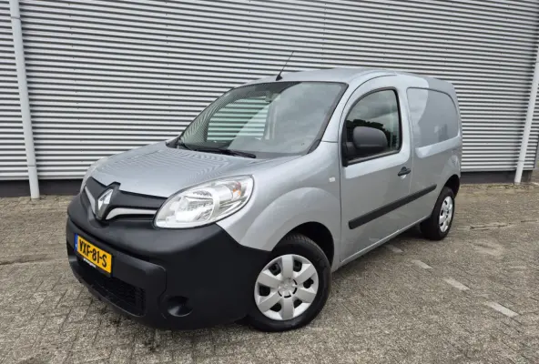 1.5 Blue dCi 80 Comfort prijs is EX btw, airco,cruise,navigatie,