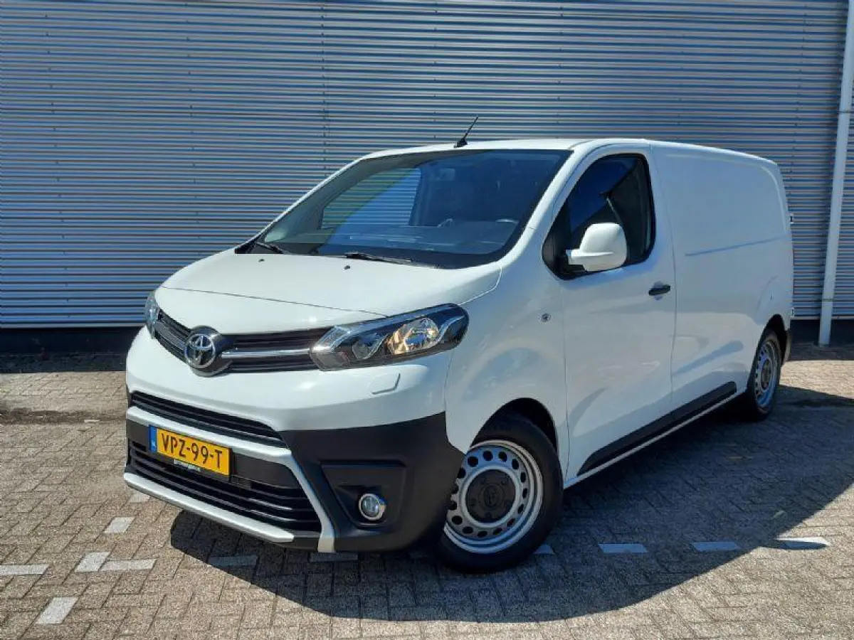 1.6 D-4D Cool Comfort prijs is EX btw, airco,cruisecontrol,radio/cd,