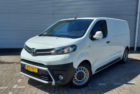 1.6 D-4D Cool Comfort prijs is EX btw, airco,cruisecontrol,radio/cd,