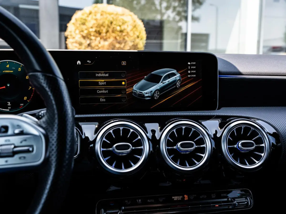 A200 AMG|PANO|BURMESTER|CAMERA|18'|CARPLAY
