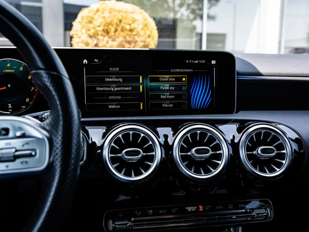 A200 AMG|PANO|BURMESTER|CAMERA|18'|CARPLAY