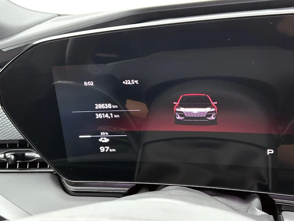 S edition 83 kWh 286 PK l Park assist plus l Luchtvering l Adaptieve rij-assistent plus l Optiekpakket Zwart l 360 camera l Tech Pro pakket l Sportstoel leder zwart l Privacy glas l Elektr. 