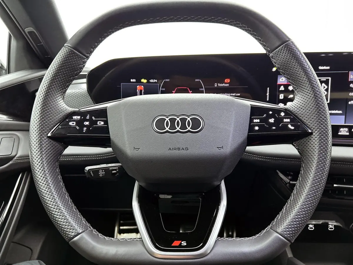 S edition 83 kWh 286 PK l Park assist plus l Luchtvering l Adaptieve rij-assistent plus l Optiekpakket Zwart l 360 camera l Tech Pro pakket l Sportstoel leder zwart l Privacy glas l Elektr. 