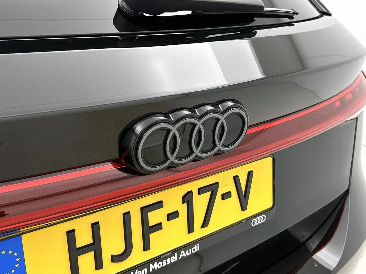 S edition 83 kWh 286 PK l Park assist plus l Luchtvering l Adaptieve rij-assistent plus l Optiekpakket Zwart l 360 camera l Tech Pro pakket l Sportstoel leder zwart l Privacy glas l Elektr. 