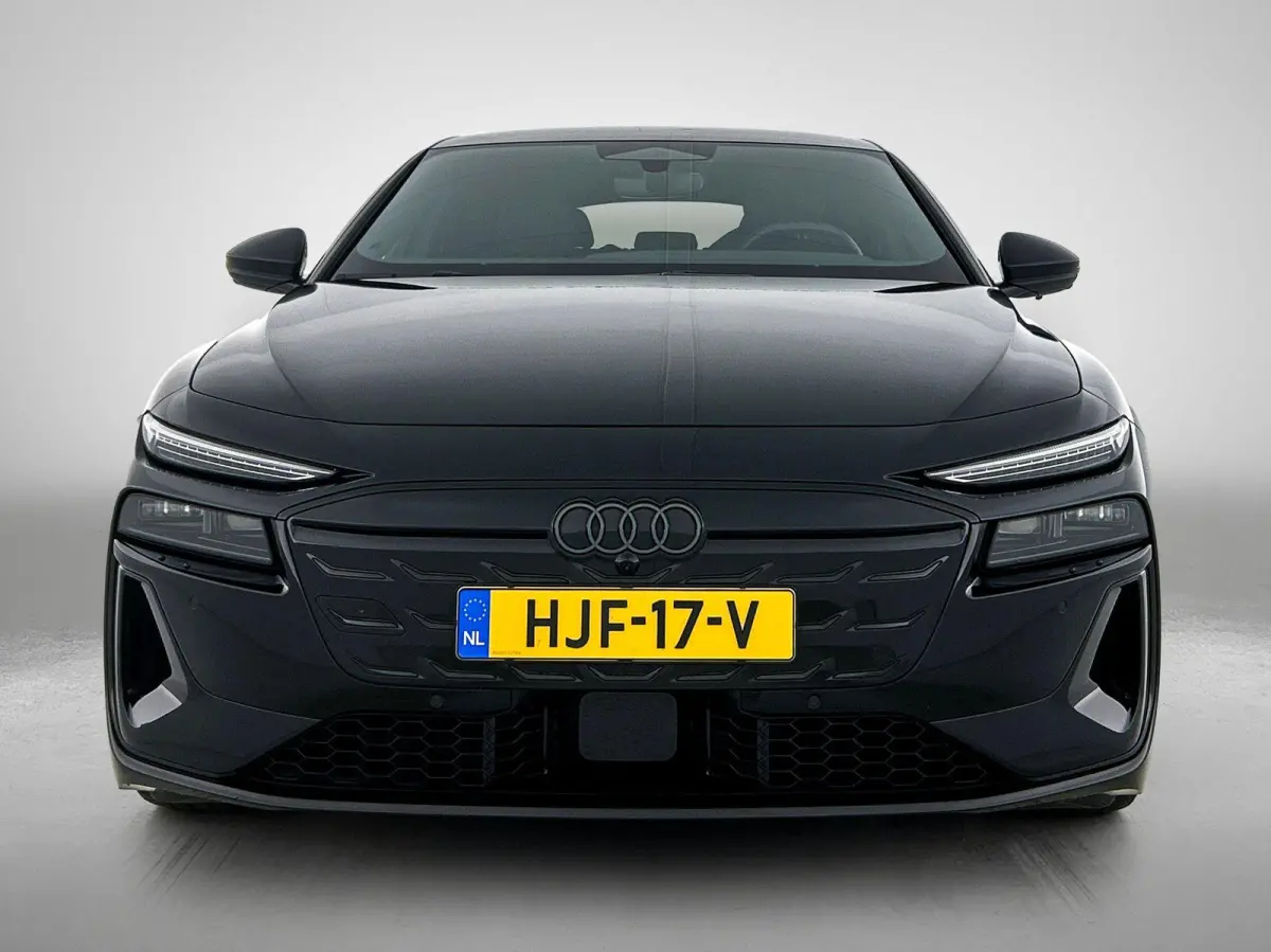 S edition 83 kWh 286 PK l Park assist plus l Luchtvering l Adaptieve rij-assistent plus l Optiekpakket Zwart l 360 camera l Tech Pro pakket l Sportstoel leder zwart l Privacy glas l Elektr. 