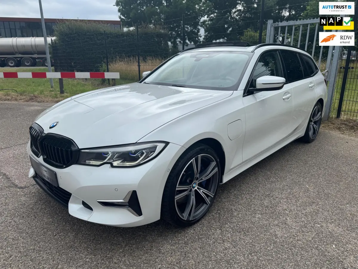 330e xDrive High Executive Laser Pano 360Cam MEGA VOL!!