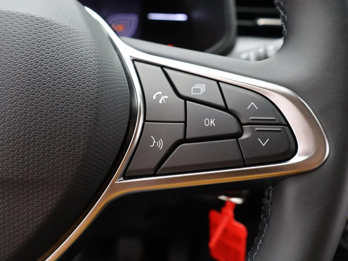 evolution TCe 90 | CarPlay | Parkeersensoren | Airco | 2025