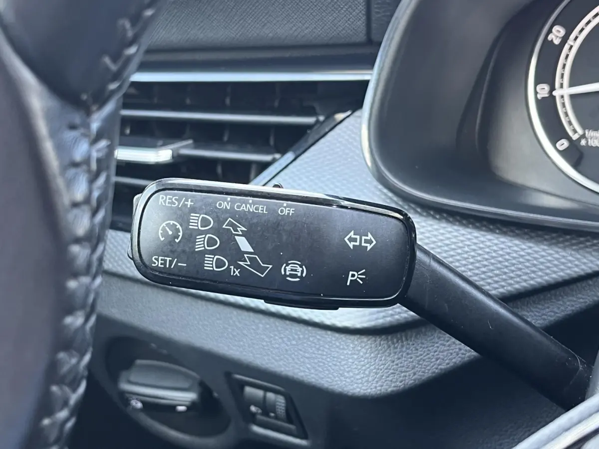 1.0 TSi DSG Ambition | APPLE CARPLAY/ANDROID AUTO | EL. TREKHAAK | STOELVERW. |