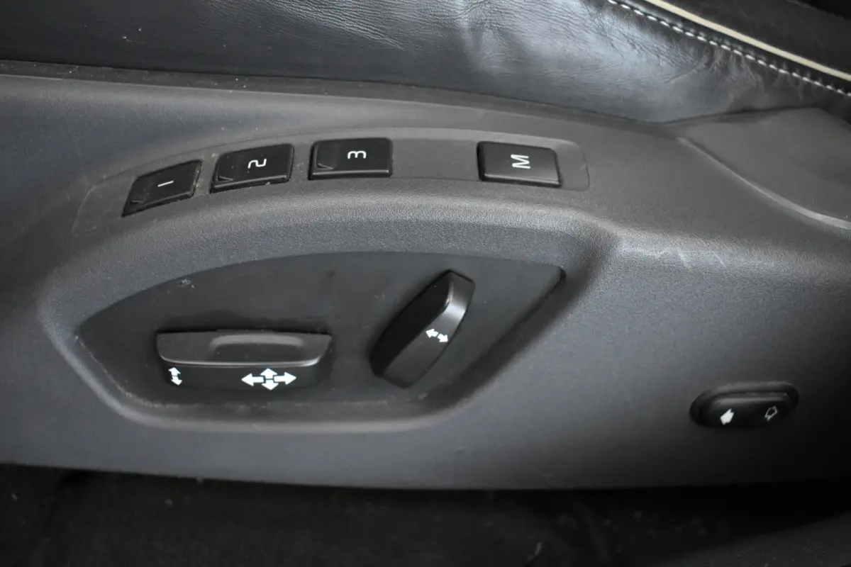 2.0 D4 R-Design Panodak Camera Leder NL Auto € 1700.- rest BPM