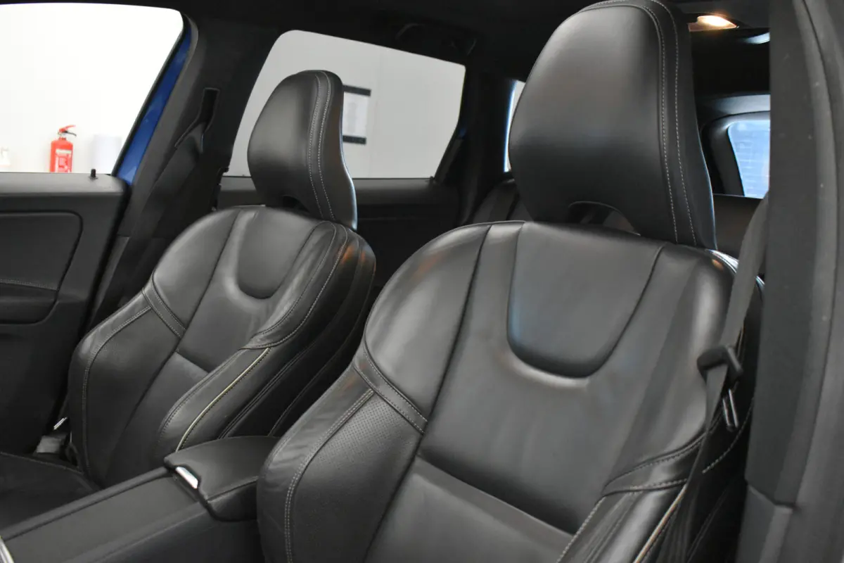 2.0 D4 R-Design Panodak Camera Leder NL Auto € 1700.- rest BPM