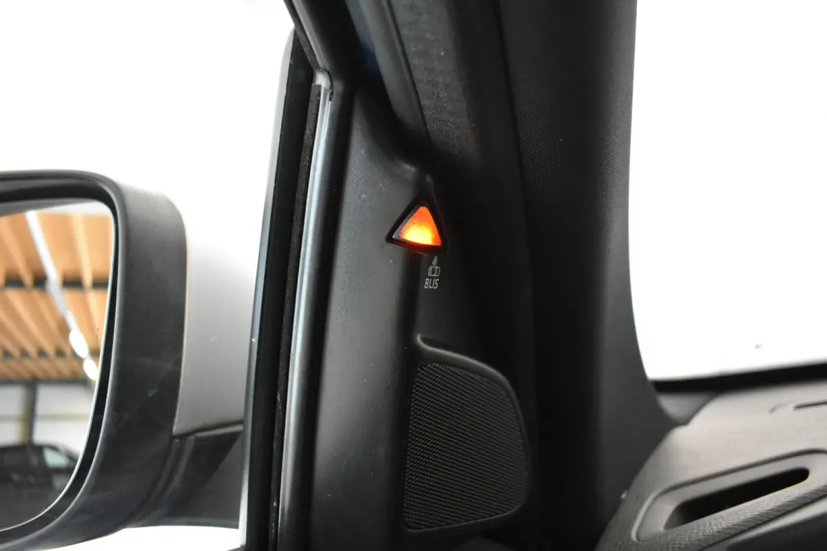 2.0 D4 R-Design Panodak Camera Leder NL Auto € 1700.- rest BPM