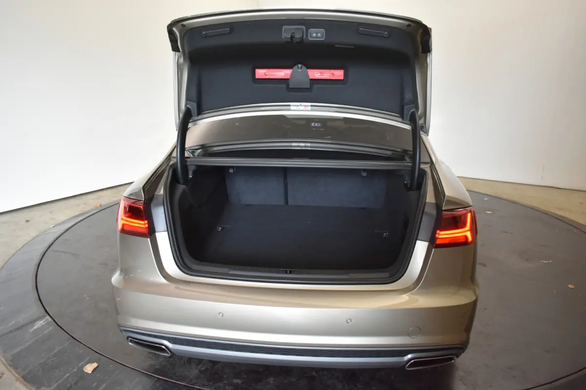 Limo 1.8 TFSI Premium S Line Pano Vol Leder Zwarte hemel Mem Seats Navi EL aKlep
