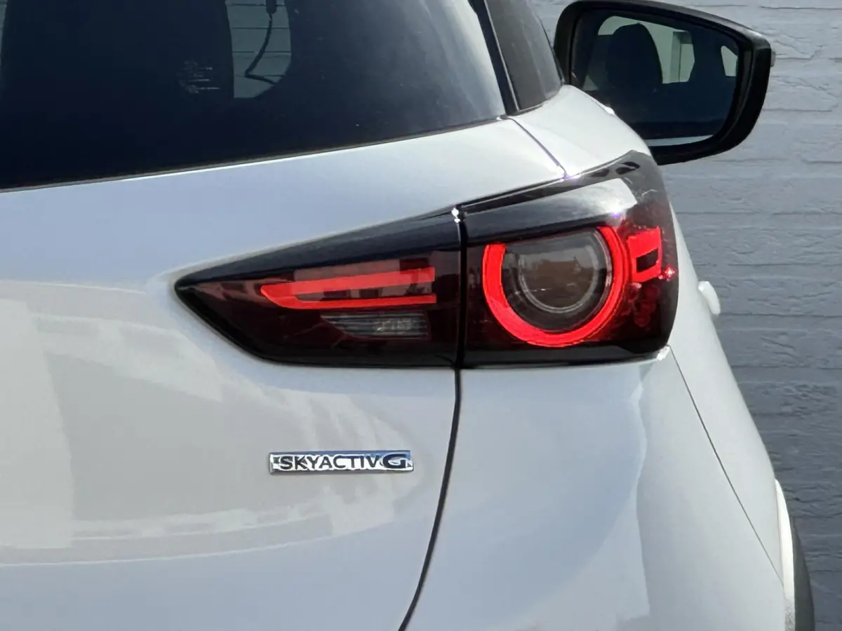 2.0 SkyActiv-G 121 Signature Adaptive cruise Climate control Head-up display 360 camera BOSE Apple Carplay Android Auto