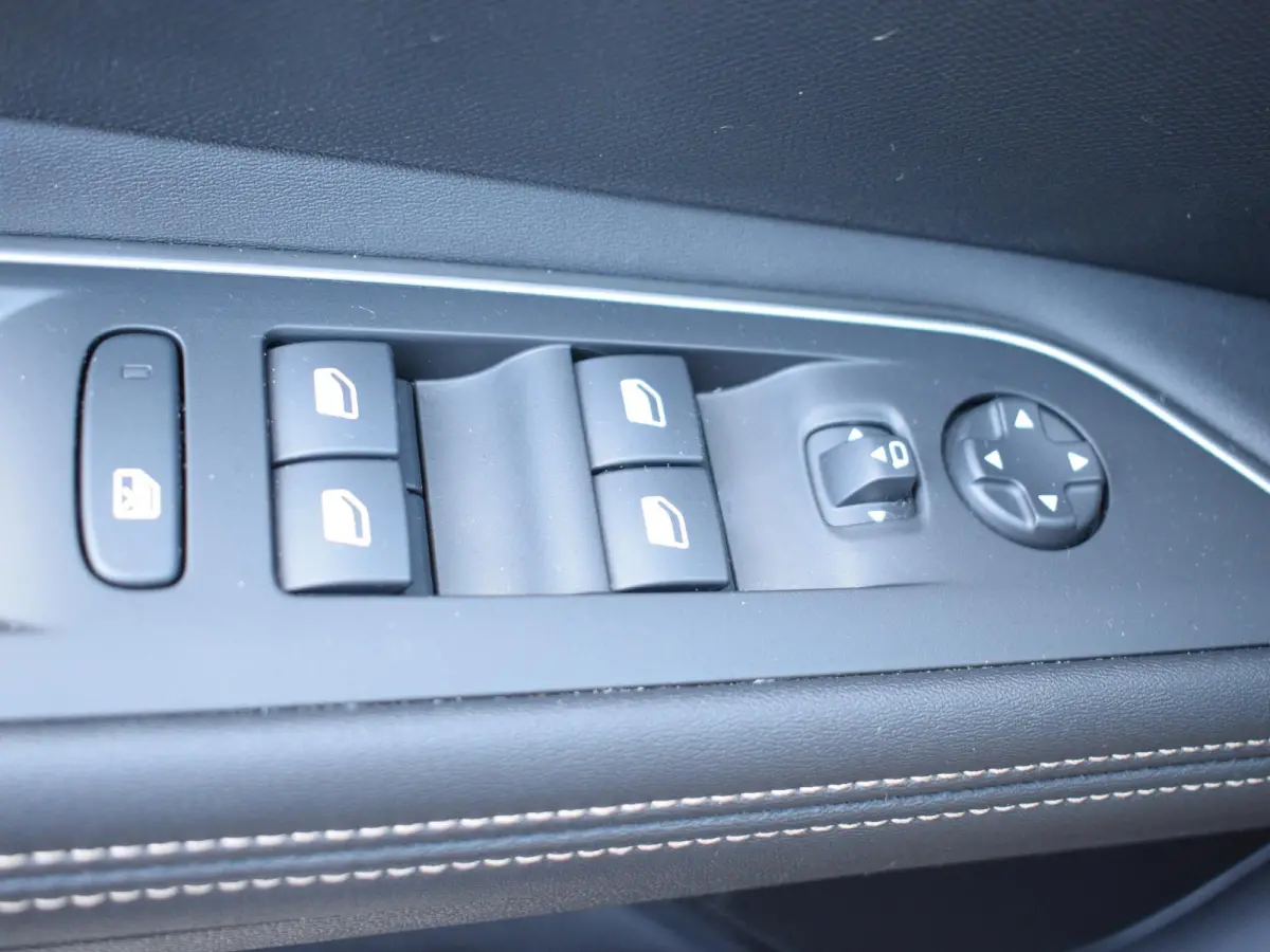1.2 Hybrid 136 GT | Afn. Trekhaak l 360 CAMERA MET SENSOREN | NAVIGATIE & CARPLAY | E.C.C. |