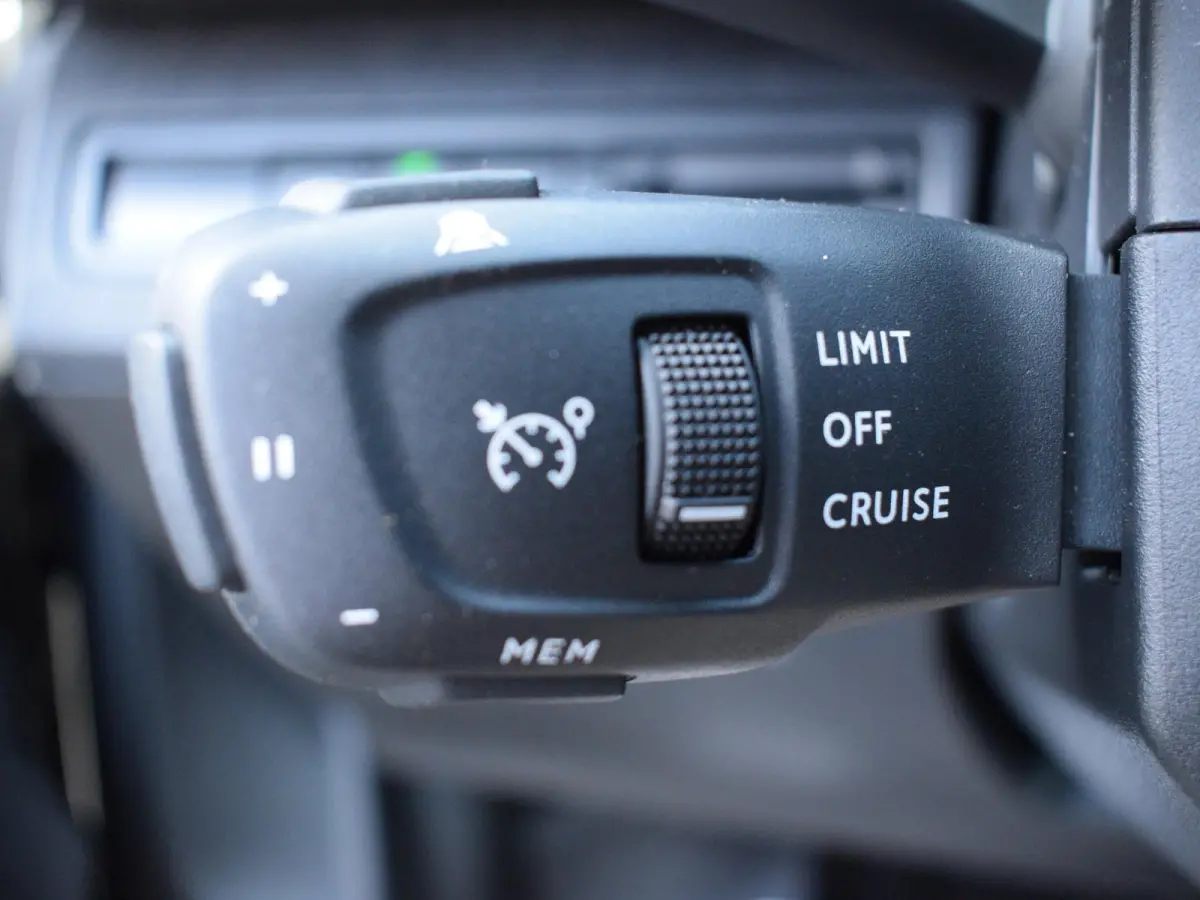 1.2 Hybrid 136 GT | Afn. Trekhaak l 360 CAMERA MET SENSOREN | NAVIGATIE & CARPLAY | E.C.C. |