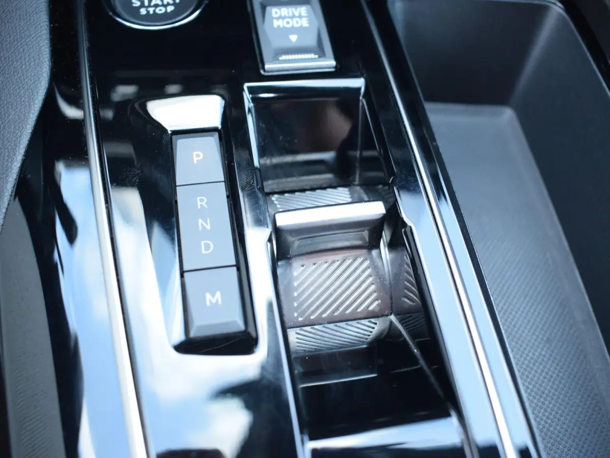 1.2 Hybrid 136 GT | Afn. Trekhaak l 360 CAMERA MET SENSOREN | NAVIGATIE & CARPLAY | E.C.C. |