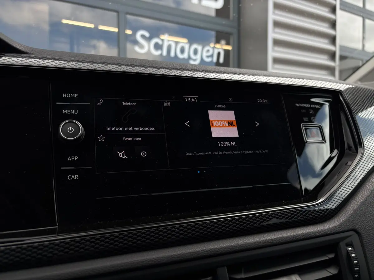 Life Edition | 'App-Connect' smartphone integratie | Buitenspiegels elektrisch instel- verwarm- en inklapbaar | Parkeersensoren voor en achter (Park Distance Control)